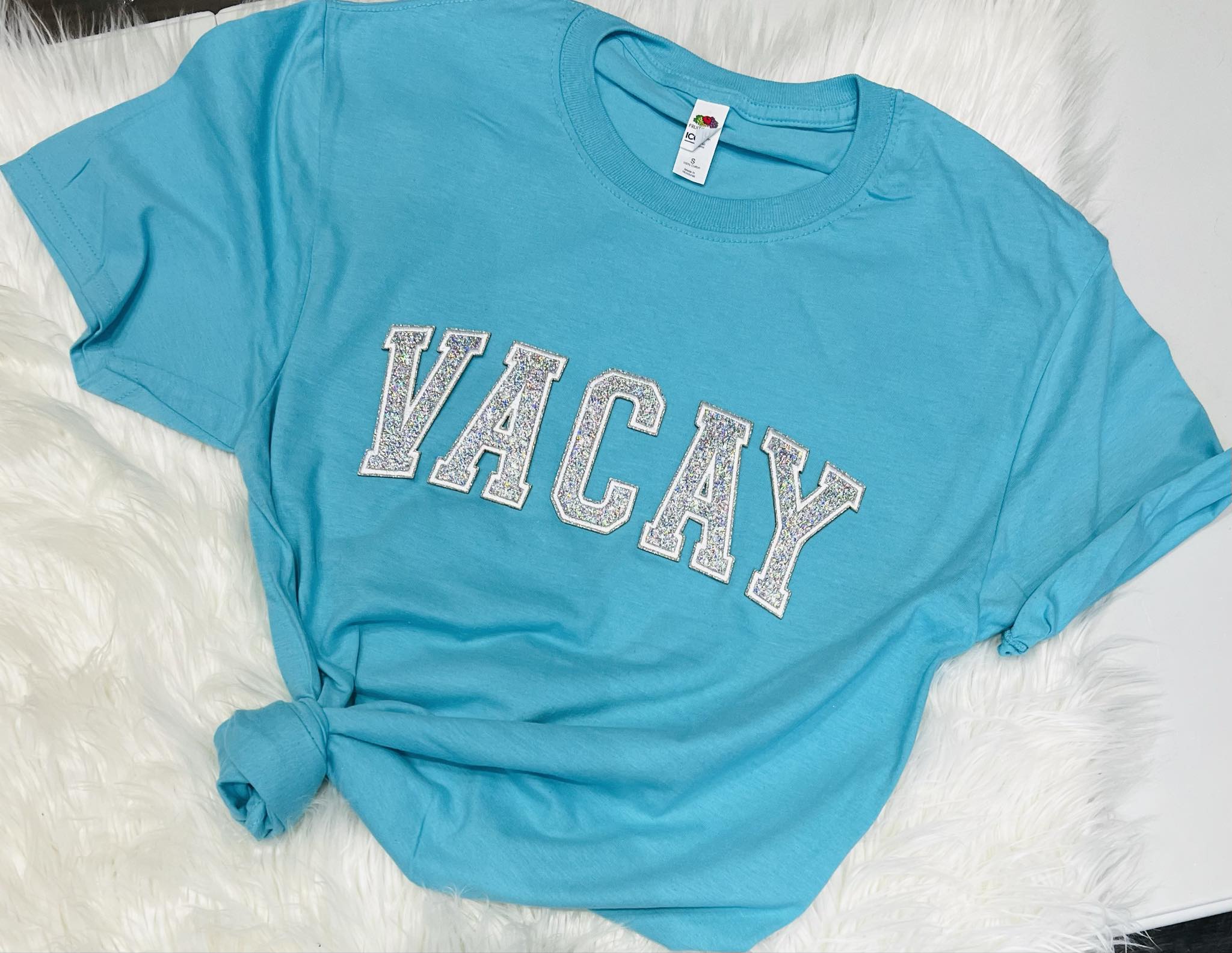 VACAY GLITTER EMBROIDERED PATCH TSHIRT