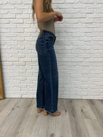 Load image into Gallery viewer, Addie Mid Rise Vintage Wash Wide Leg Jeans
