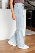 Load image into Gallery viewer, Brooke High Rise Control Top Vintage Wash Straight Jeans
