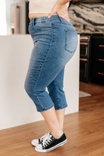 Load image into Gallery viewer, Emily High Rise Cool Denim Pull On Capri Jeans
