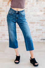 Load image into Gallery viewer, Hayes High Rise Wide Leg Crop Jeans
