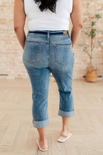 Load image into Gallery viewer, Laura Mid Rise Cuffed Skinny Capri Jeans
