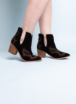 Load image into Gallery viewer, Journee Ankle Boots in Black
