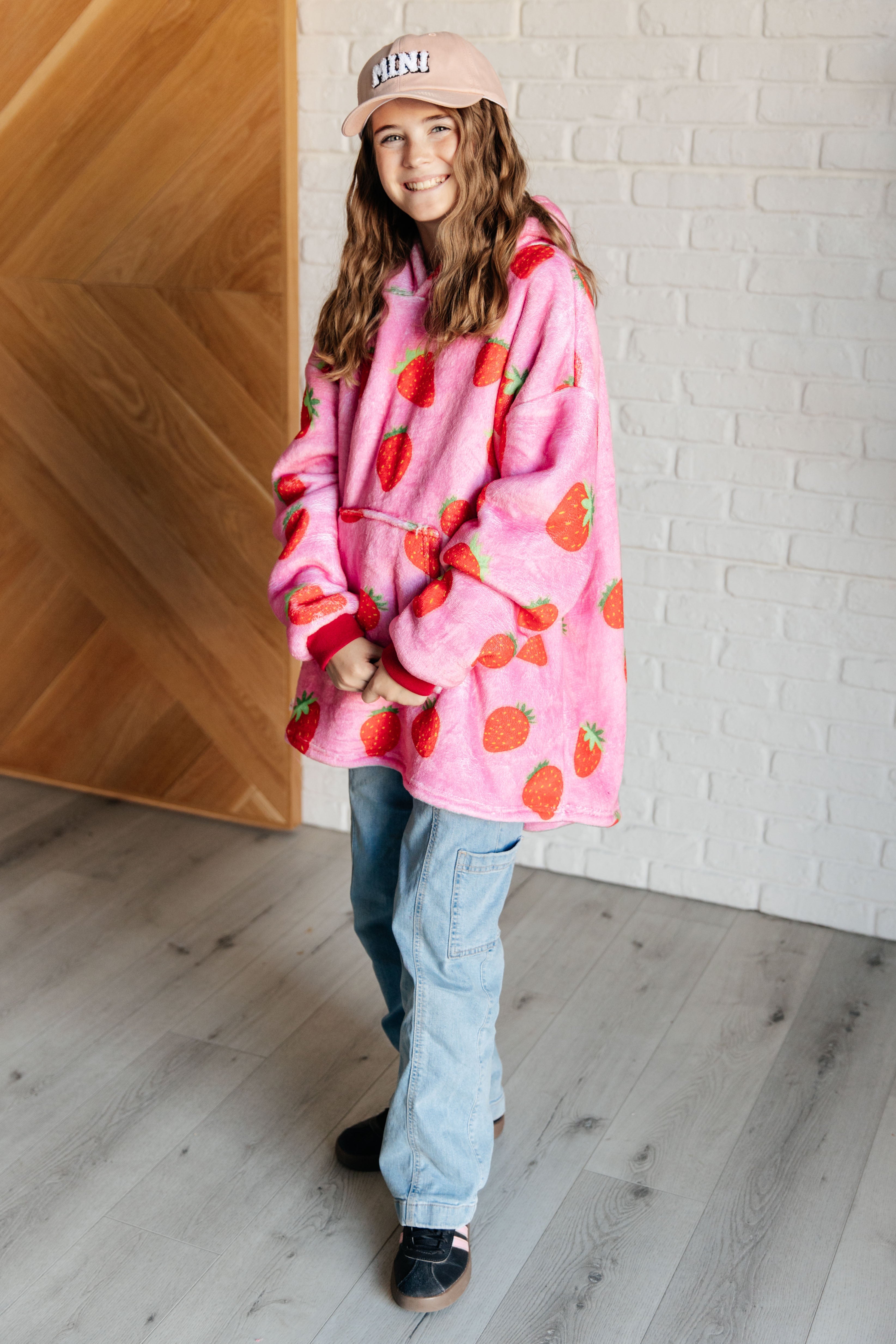 Kids Oversized Hoodie Blanket in Strawberry