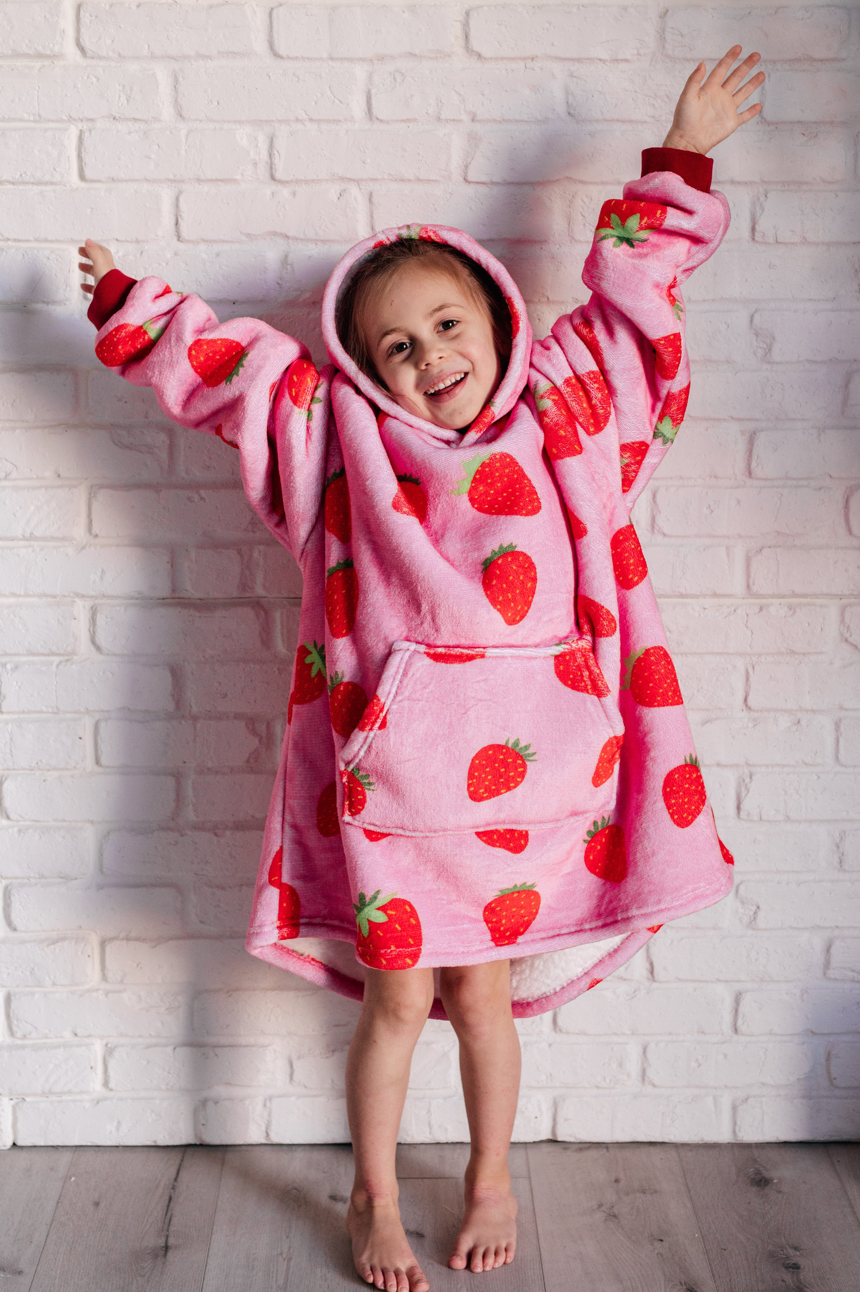 Kids Oversized Hoodie Blanket in Strawberry