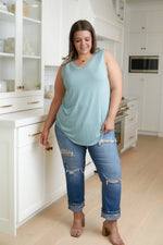 Load image into Gallery viewer, Belinda High Rise Distressed Straight Jeans
