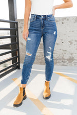 Load image into Gallery viewer, Vintage Indigo Cropped Skinny Jeans
