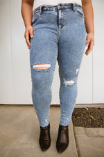 Load image into Gallery viewer, Acid Wash Destroyed Hem Skinny Jeans
