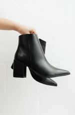 Load image into Gallery viewer, Amari Ankle Boots In Black
