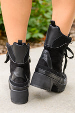 Load image into Gallery viewer, Desert Nights Lace Up Boots In Black
