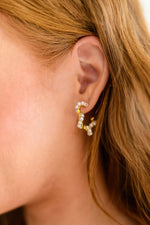 Load image into Gallery viewer, Diving for Pearls Earrings
