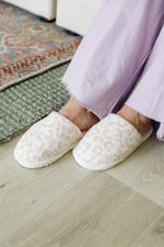 Load image into Gallery viewer, Fuzziest Feet Animal Print Slippers In Pink
