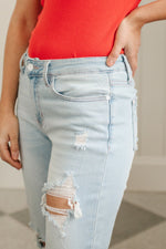 Load image into Gallery viewer, Super Light Destroyed Boyfriend Jeans
