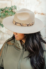 Load image into Gallery viewer, Panama Snakeskin Detail Hat
