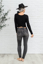Load image into Gallery viewer, Tabitha Front Yoke Skinny Black Wash Jeans
